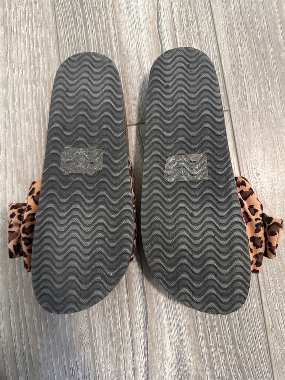 Leopard Bow Slide Women’s Sandals - Tan Size 8 - Picture 4 of 5